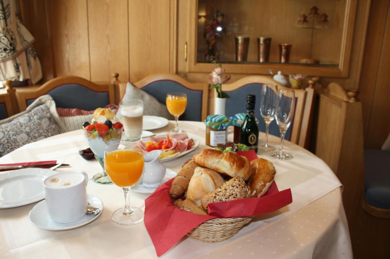 Restaurant-Cafe-Pension Himmel 란츠후트 외부 사진